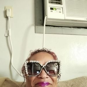 Meet your Posher, Levonne